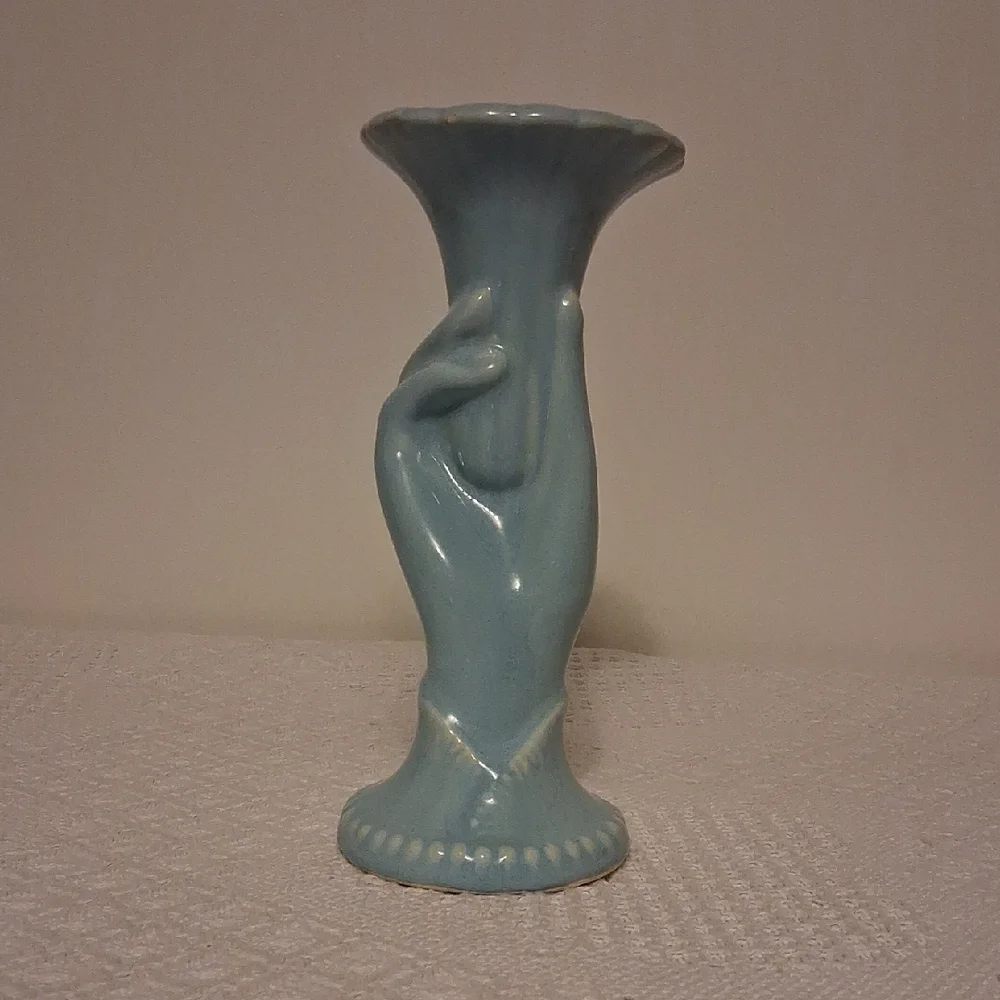 🌷 Vintage Shawnee Pottery Blue Tulip Hand Vase – USA, 1940s